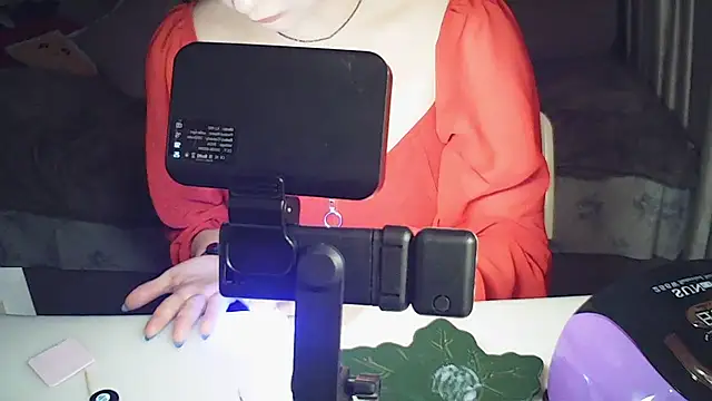 MoodieMira online show from March 23, 2026, 7:47 pm