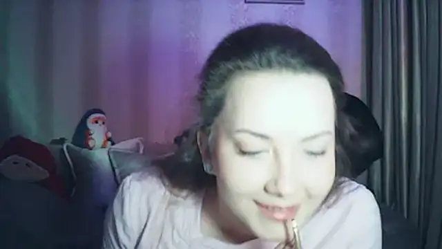 MoodieMira online show from April 15, 2026, 5:28 pm