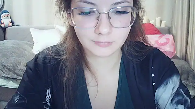 MoodieMira online show from March 4, 2026, 3:42 pm