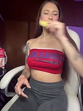 Im scarlett18 online show from November 26, 2025, 10:32 pm