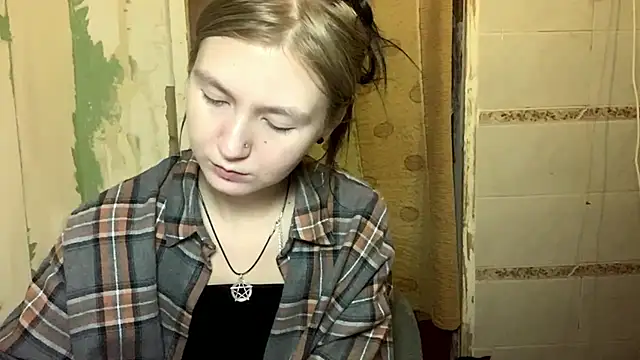 ArianeBhayani online show from November 4, 2025, 9:07 pm