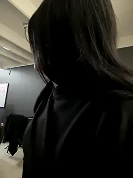 angie rousse  online show from November 17, 2025, 1:04 pm