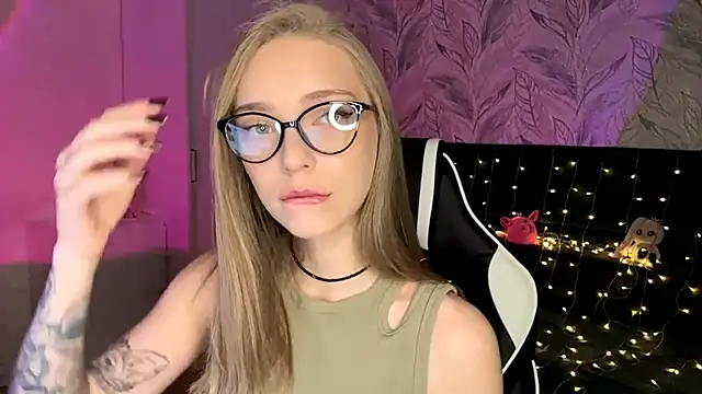 EvaPeace online show from December 3, 2025, 7:24 pm