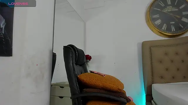 Adara Ferrara online show from April 5, 2026, 11:22 pm