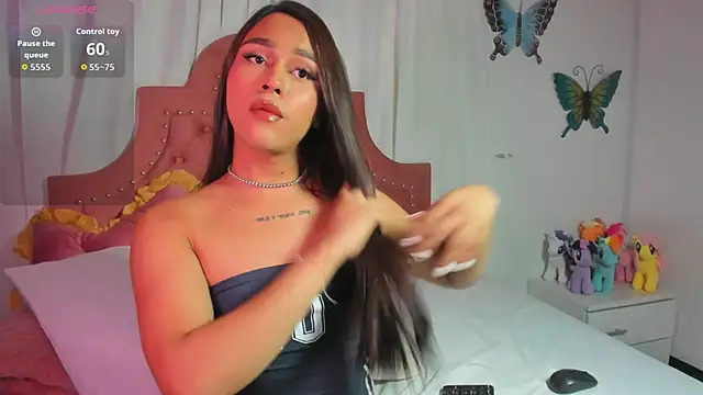 Grecia Moore online show from December 1, 2025, 8:42 pm