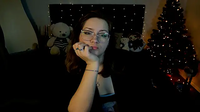 Snapshot of Briarx chatting on December 22, 2025, 10:21 pm Briarx online show from December 22, 2025, 10:21 pm