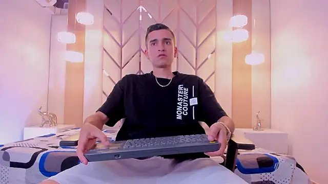 Ethan Boy  online show from February 20, 2026, 8:11 pm