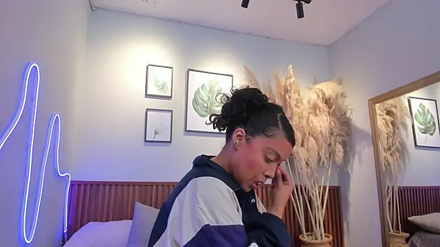 MIAHIVANOV online show from November 7, 2025, 12:21 pm