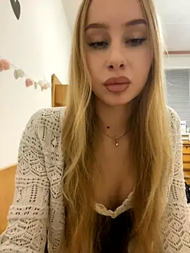 Snapshot of RemyStyles chatting on November 19, 2025, 7:58 pm RemyStyles online show from November 19, 2025, 7:58 pm