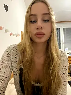 Snapshot of RemyStyles chatting on November 28, 2025, 9:37 pm RemyStyles online show from November 28, 2025, 9:37 pm