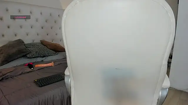 Miiaa Star  online show from November 8, 2025, 8:12 pm