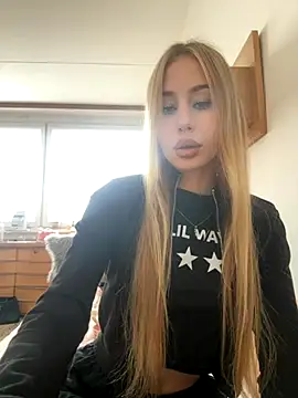 Snapshot of JudithCarly chatting on November 5, 2025, 10:18 am JudithCarly online show from November 5, 2025, 10:18 am