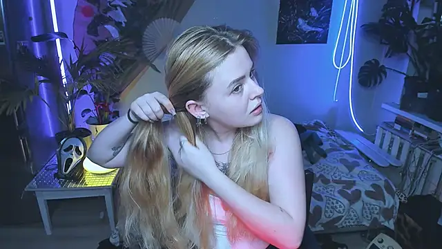 Alexa  Pirs online show from October 20, 2025, 3:56 pm