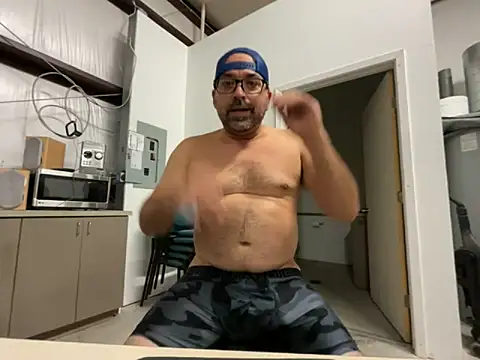 Snapshot of Fun_Time_Ron_2 chatting on October 21, 2025, 9:25 pm Fun Time Ron 2 online show from October 21, 2025, 9:25 pm