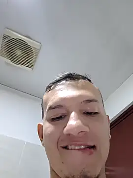 Snapshot of andriu656 chatting on October 13, 2025, 4:03 am andriu656 online show from October 13, 2025, 4:03 am