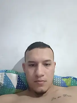 Snapshot of andriu656 chatting on October 10, 2025, 12:33 am andriu656 online show from October 10, 2025, 12:33 am