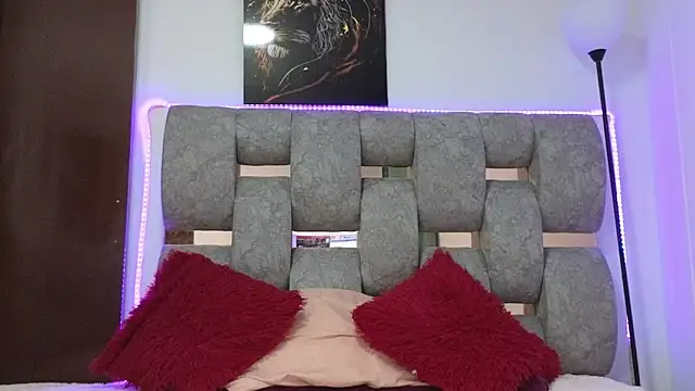 Snapshot of alix_kitty chatting on December 18, 2025, 8:23 pm alix kitty online show from December 18, 2025, 8:23 pm