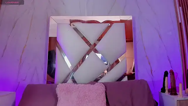 little  Chloee  online show from February 10, 2026, 9:36 pm