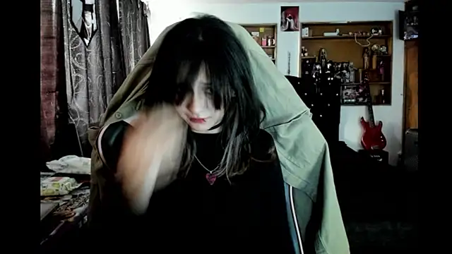 Maki Zein  online show from February 7, 2026, 8:28 pm