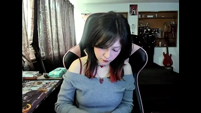 Snapshot of Maki_Zein_ chatting on November 12, 2025, 5:28 pm Maki Zein online show from November 12, 2025, 5:28 pm