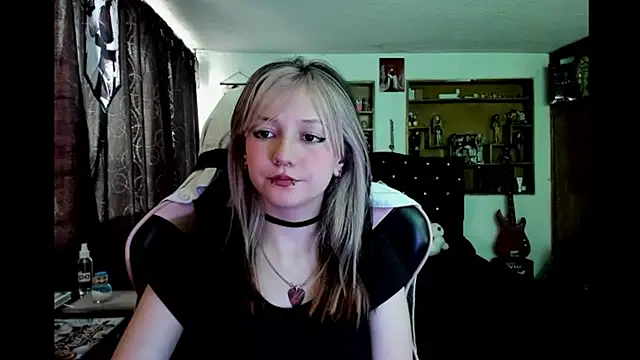 Maki Zein  online show from January 7, 2026, 9:09 pm