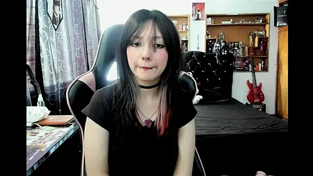 Maki Zein  online show from January 18, 2026, 7:06 pm