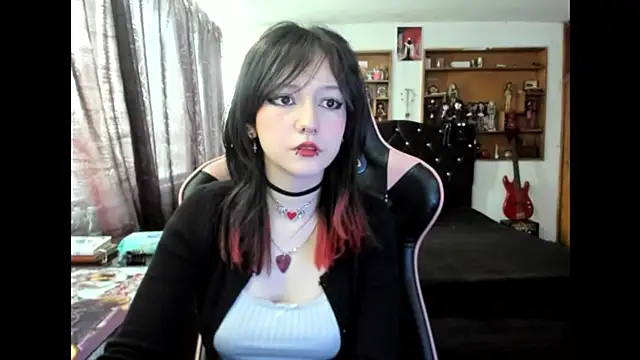 Snapshot of Maki_Zein_ chatting on November 14, 2025, 5:49 pm Maki Zein online show from November 14, 2025, 5:49 pm