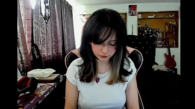 Maki Zein  online show from February 4, 2026, 8:04 pm