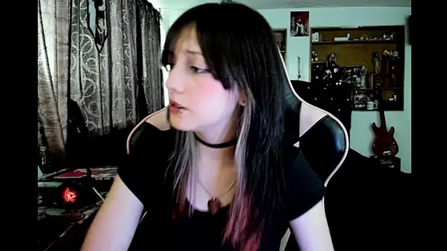 Maki Zein  online show from January 13, 2026, 8:46 pm