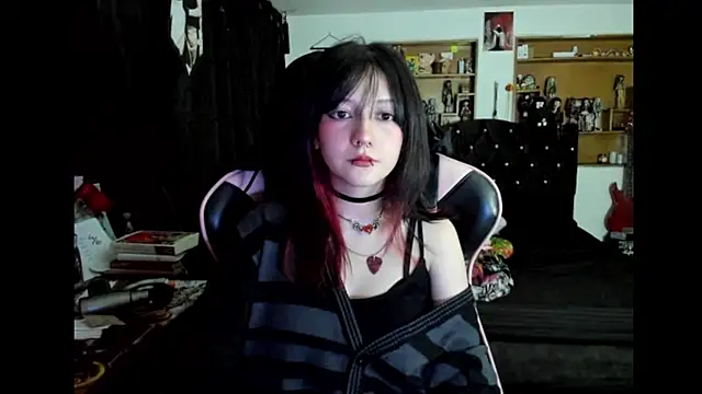 Maki Zein  online show from March 21, 2026, 3:41 am