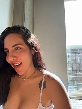 Lolathebaddie online show from April 21, 2026, 4:02 pm