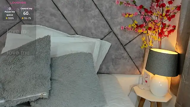  naylaa  online show from April 16, 2026, 3:07 am