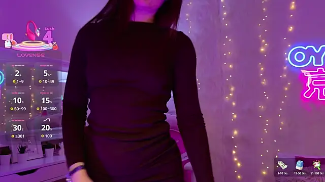 Snapshot of JulliRoss chatting on December 16, 2025, 5:11 am JulliRoss online show from December 16, 2025, 5:11 am