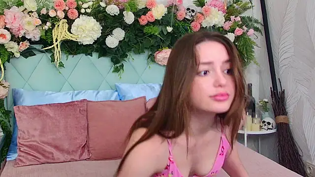 Snapshot of JulliRoss chatting on November 5, 2025, 5:21 am JulliRoss online show from November 5, 2025, 5:21 am