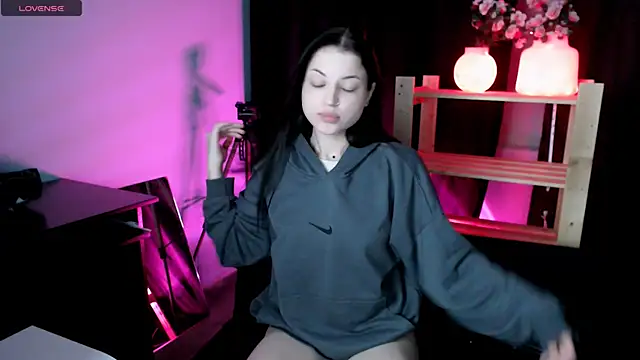 nikadinny online show from December 17, 2025, 12:26 am