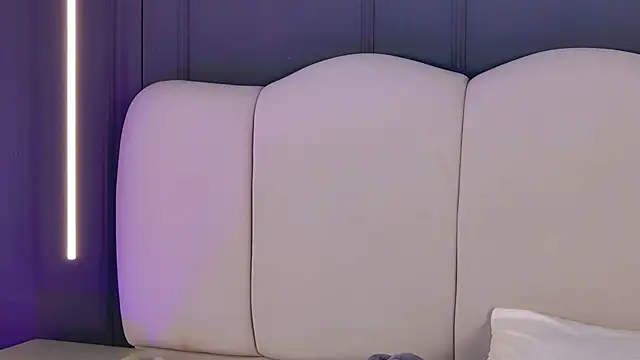 AmyCarammel online show from November 19, 2025, 6:19 pm