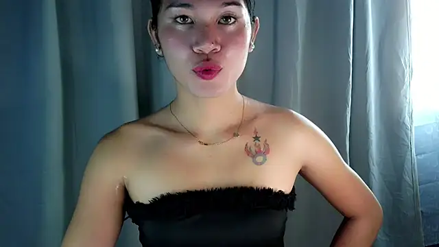 Snapshot of Sephine_2121 chatting on October 13, 2025, 2:46 am Sephine 2121 online show from October 13, 2025, 2:46 am