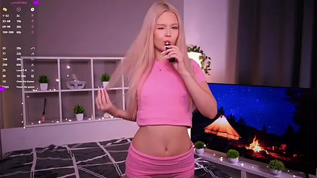 Snapshot of KaryTasch chatting on November 21, 2025, 9:14 pm KaryTasch online show from November 21, 2025, 9:14 pm