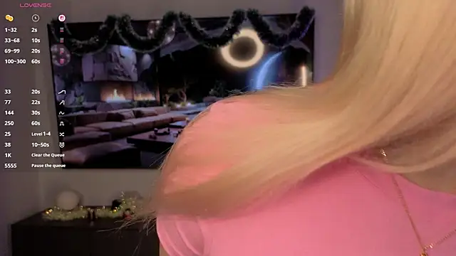 Snapshot of KaryTasch chatting on December 3, 2025, 9:36 pm KaryTasch online show from December 3, 2025, 9:36 pm