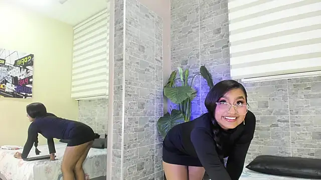 Snapshot of AmberBlazze chatting on October 20, 2025, 12:06 pm AmberBlazze online show from October 20, 2025, 12:06 pm