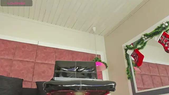 Snapshot of Shara_Goddes05 chatting on December 15, 2025, 2:23 pm Shara Goddes05 online show from December 15, 2025, 2:23 pm