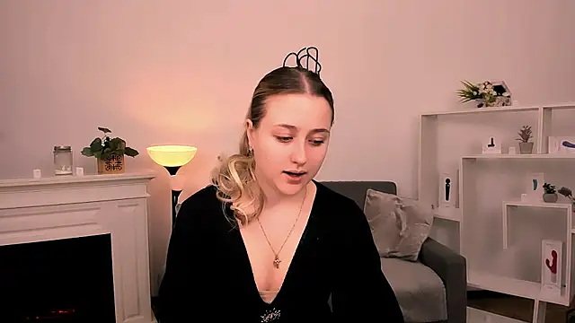 Lulu   Moon online show from April 8, 2026, 9:05 pm