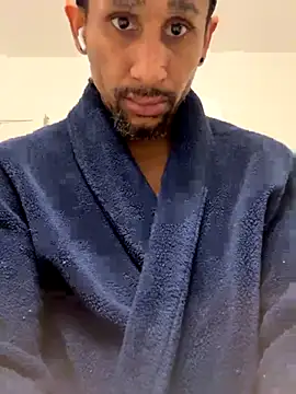 MrDLlongcrippler10inch online show from October 28, 2025, 7:13 pm