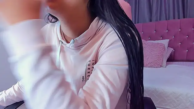 Briseida-White online show from November 29, 2025, 11:54 am