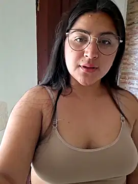 morenalatinaa online show from May 5, 2026, 6:33 pm