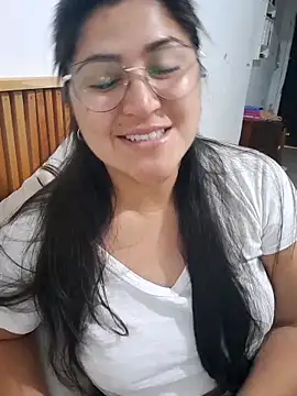 morenalatinaa online show from April 27, 2026, 12:58 pm
