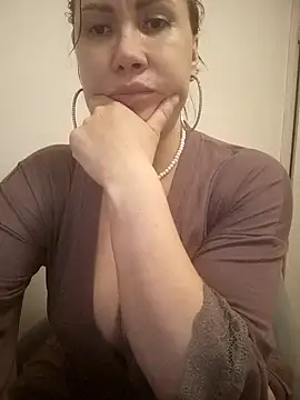 Snapshot of Ambika_beauty chatting on November 5, 2025, 8:34 pm Ambika beauty online show from November 5, 2025, 8:34 pm