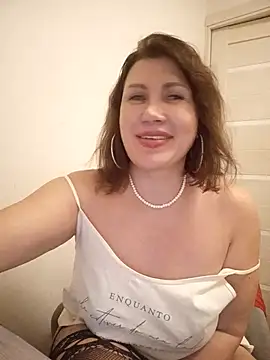 Snapshot of Ambika_beauty chatting on November 25, 2025, 9:26 pm Ambika beauty online show from November 25, 2025, 9:26 pm