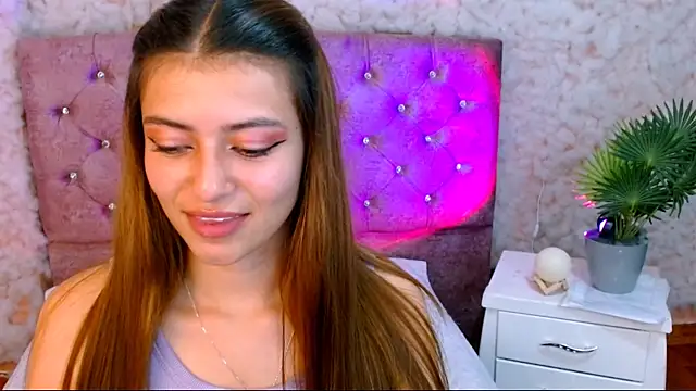 Snapshot of viky_evanss chatting on December 14, 2025, 3:06 pm viky evanss online show from December 14, 2025, 3:06 pm