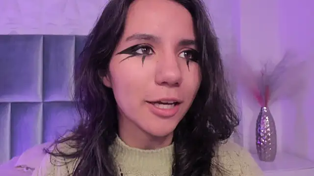 HollyPeach online show from March 31, 2026, 7:27 pm